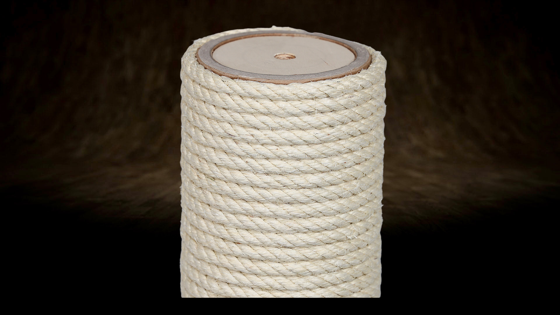 Colonna in sisal finita - un avvolgimento uniforme e compatto di corda fortemente ritorta crea una superficie da graffiare durevole.Colonna in sisal finita - un avvolgimento uniforme e compatto di corda fortemente ritorta crea una superficie da graffiare durevole.Colonna in sisal finita - un avvolgimento uniforme e compatto di corda fortemente ritorta crea una superficie da graffiare durevole.